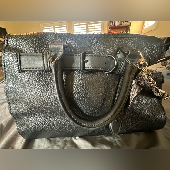 Steve Madden Handbags - Like New Steve Madden Black Pebbled Bag w/Belt, Scarf, Gold Chain, Blk Hardware